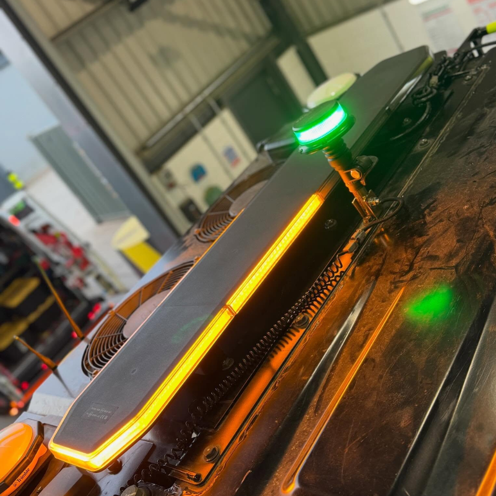 Van Master 12/24V R65 Din Pole Beacon PN: VMG927