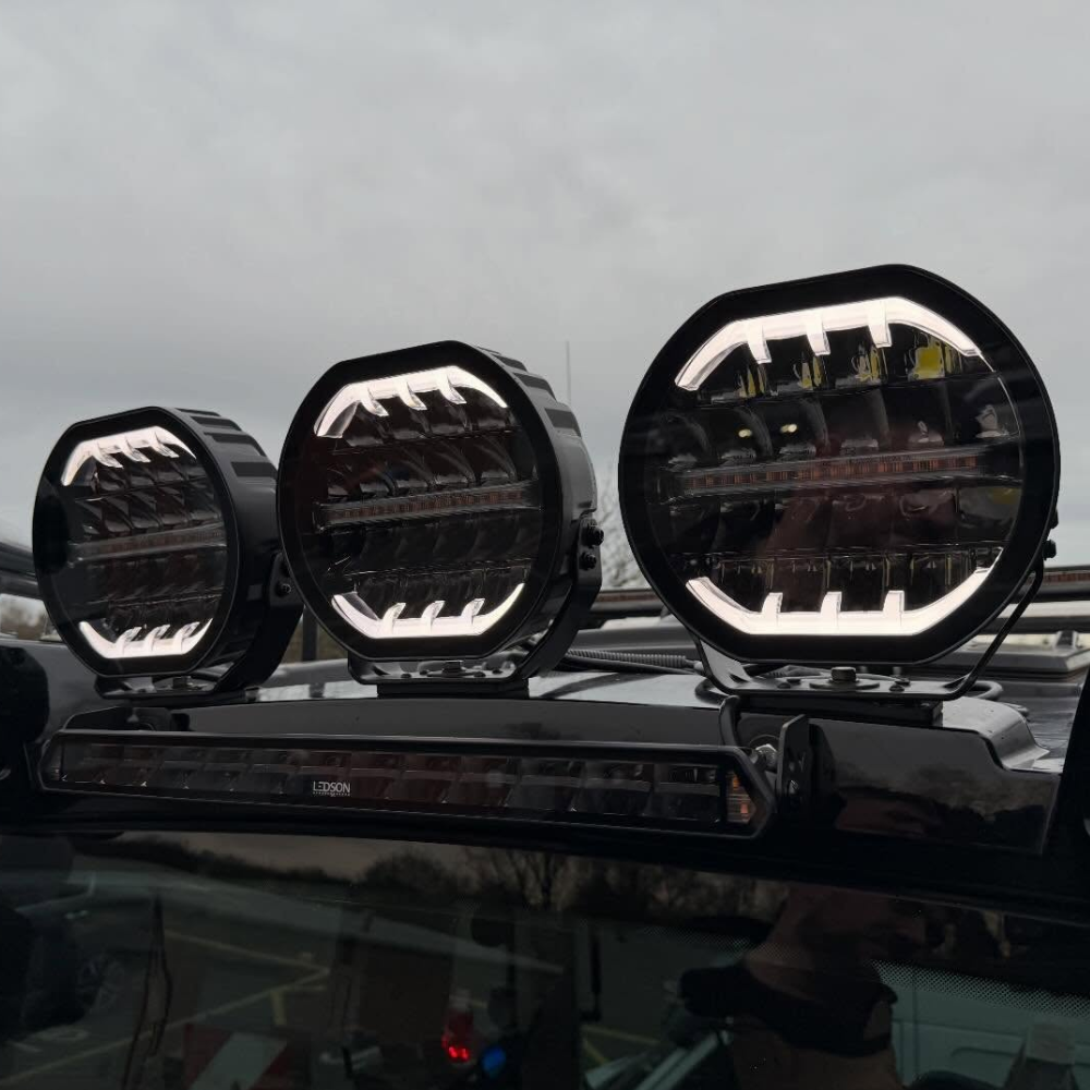 Van Master POWERLUX7+ 7800lm Round 7" Driving Lamp With A Dual Colour Dynamic Position Light and Strobe PN: VMG-POWERLUX7+
